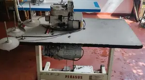 4 thread overlock machine