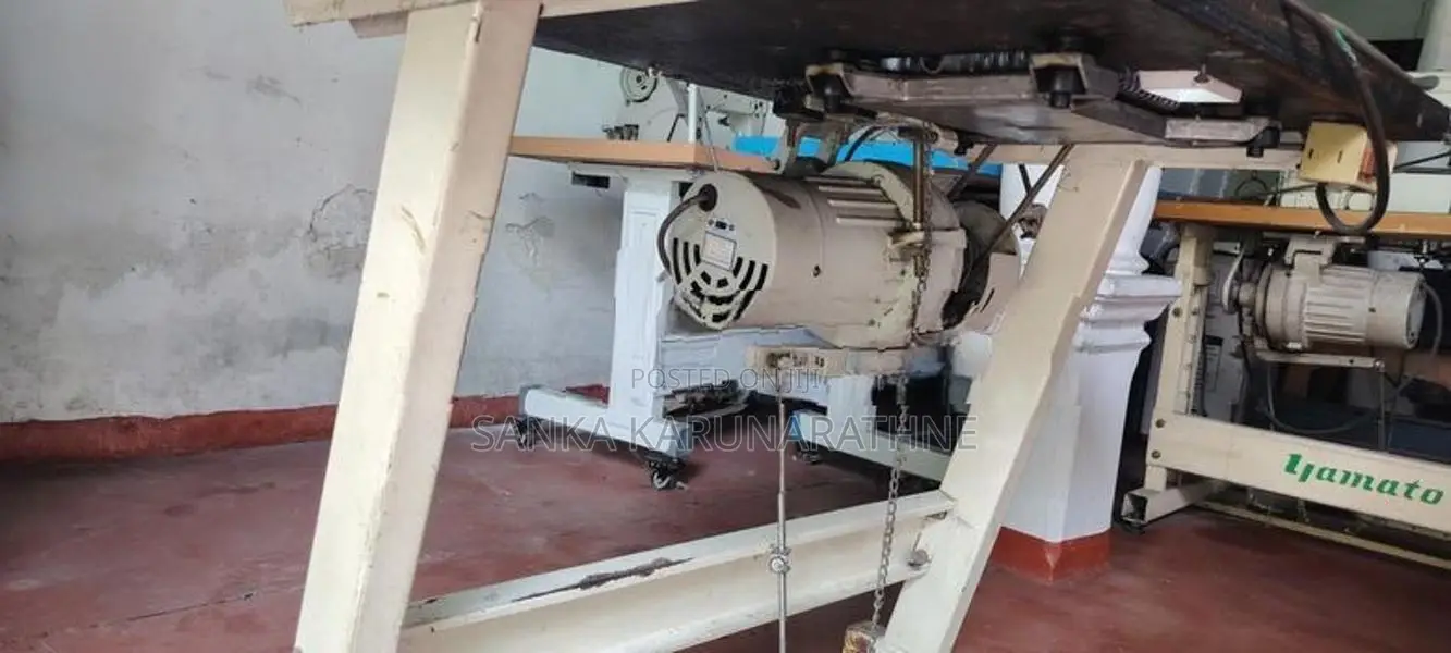 4 thread overlock machine