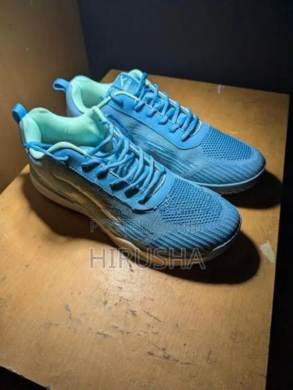 HUNDRED Size 45 Non Marking Badminton Shoes