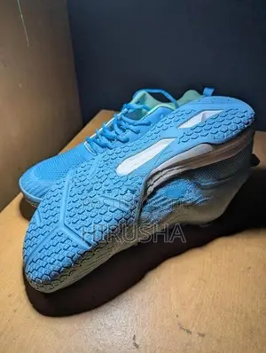 HUNDRED Size 45 Non Marking Badminton Shoes