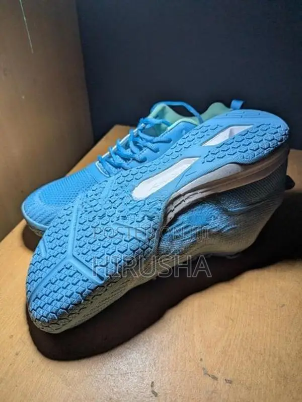 HUNDRED Size 45 Non Marking Badminton Shoes