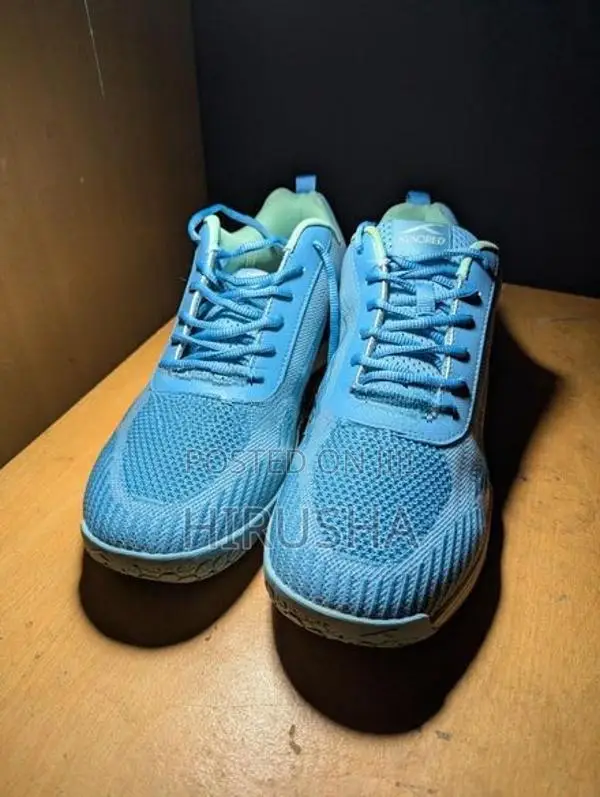HUNDRED Size 45 Non Marking Badminton Shoes