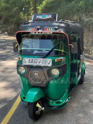 Bajaj RE 205 2015