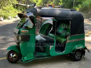 Bajaj RE 205 2015