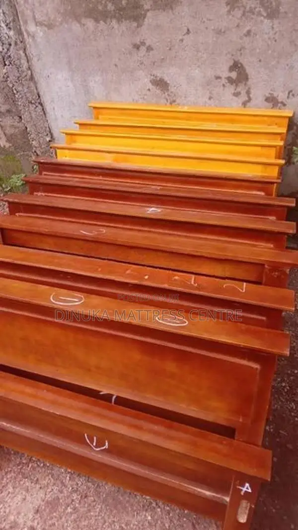 Single bed 6ft×3ft.