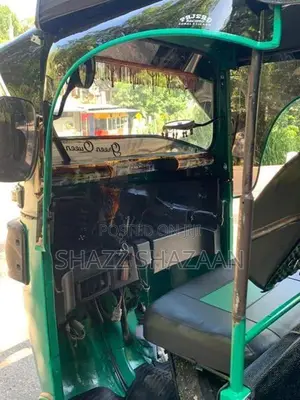 Bajaj RE 205 2015