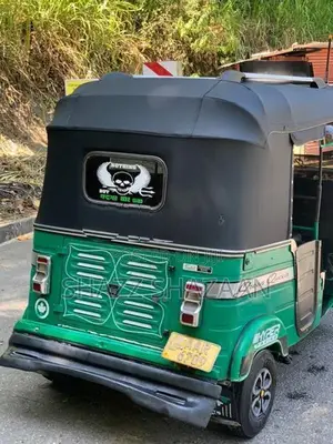 Bajaj RE 205 2015
