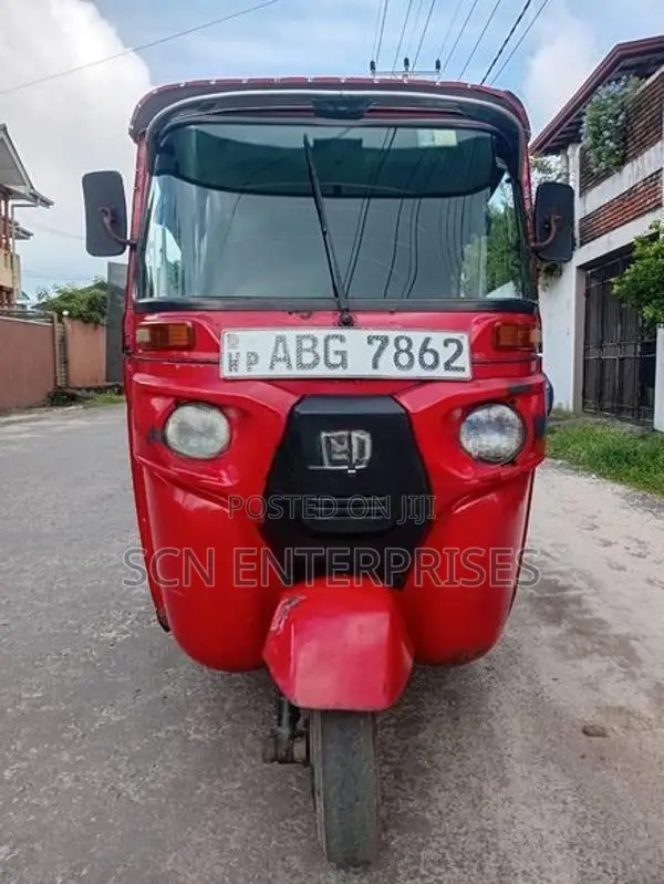 Bajaj RE 2015