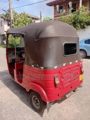 Bajaj RE 2015