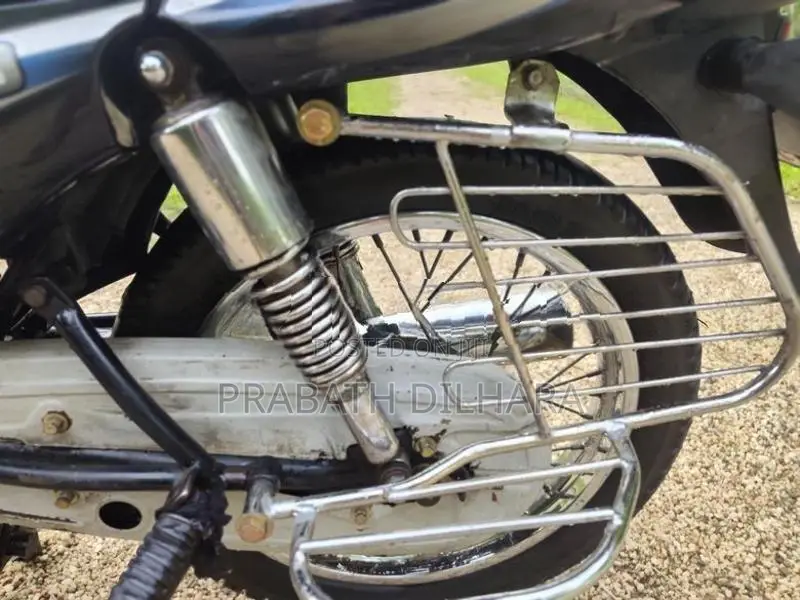 Bajaj CT100 2012