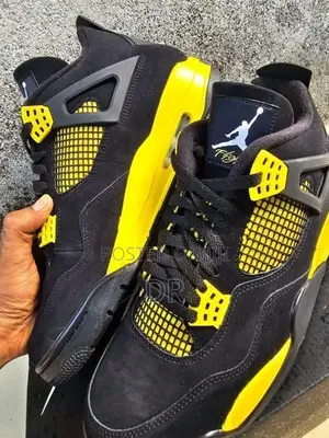 Air Jordan 4 Retro Thunder Sneakers