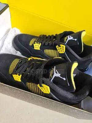 Air Jordan 4 Retro Thunder Sneakers