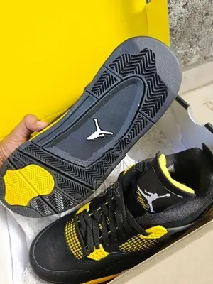 Air Jordan 4 Retro Thunder Sneakers