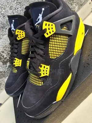 Air Jordan 4 Retro Thunder Sneakers