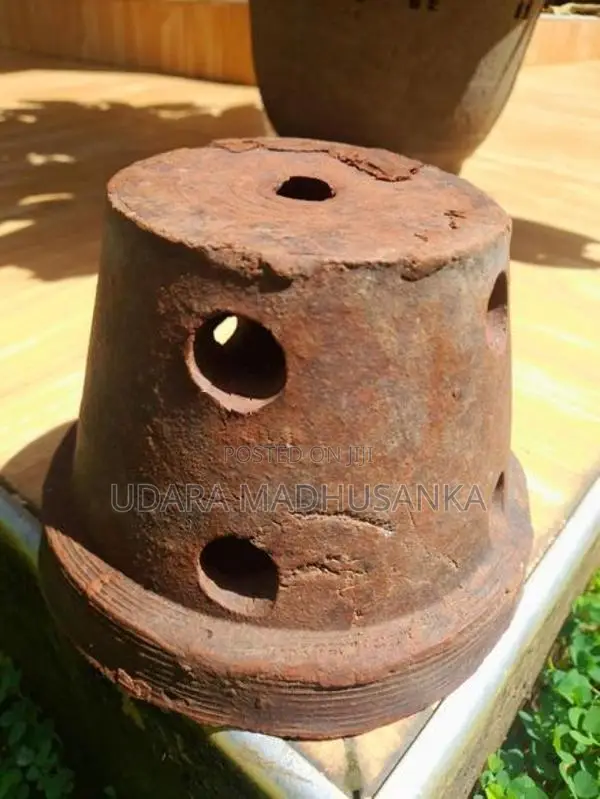 Pots With Metal pelat
