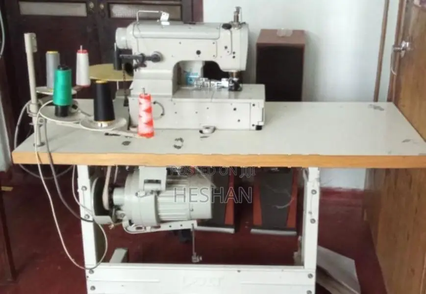 Flat lock machine