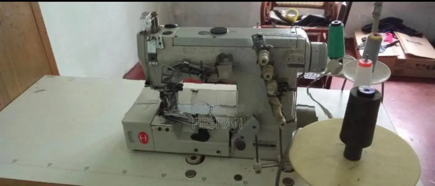 Flat lock machine