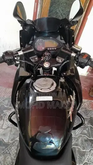 Bajaj Pulsar 220F 2015