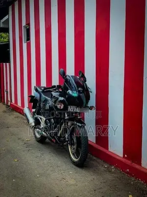 Bajaj Pulsar 220F 2015
