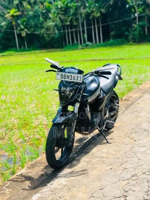 Yamaha FZ S v1 2014