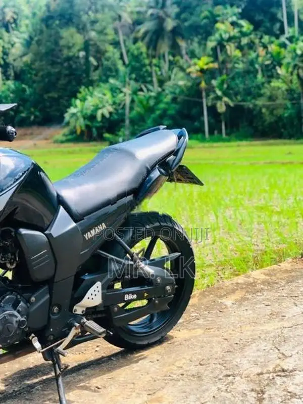 Yamaha FZ S v1 2014
