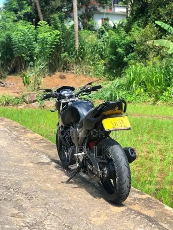 Yamaha FZ S v1 2014
