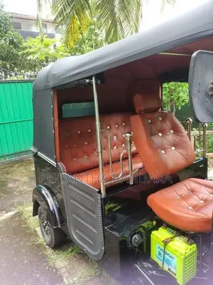 Bajaj RE 2015