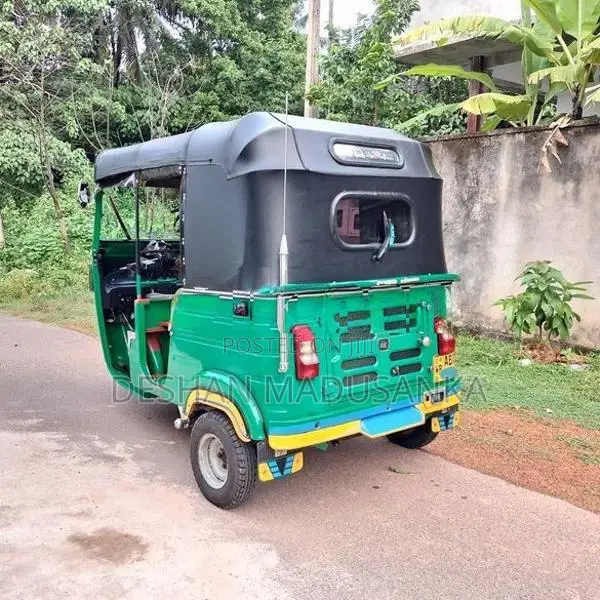 Bajaj RE 2018