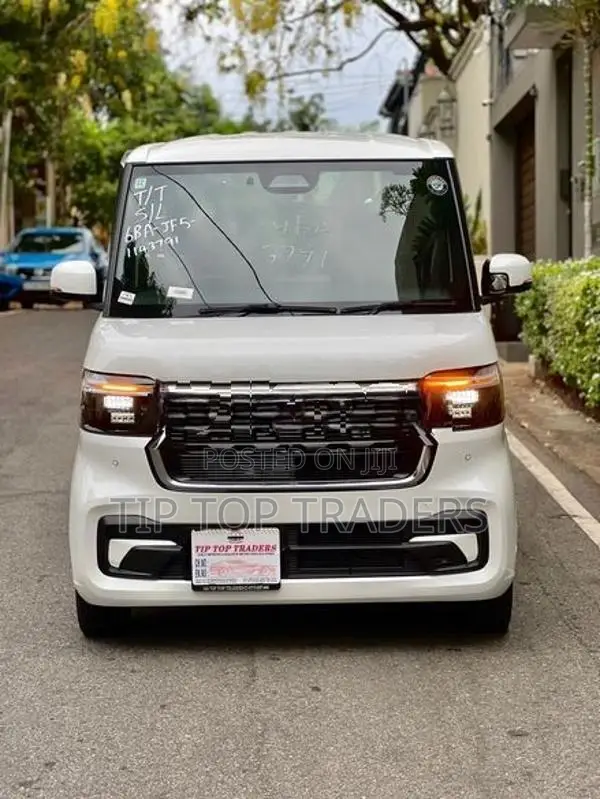 Honda N-Box Custom 2024