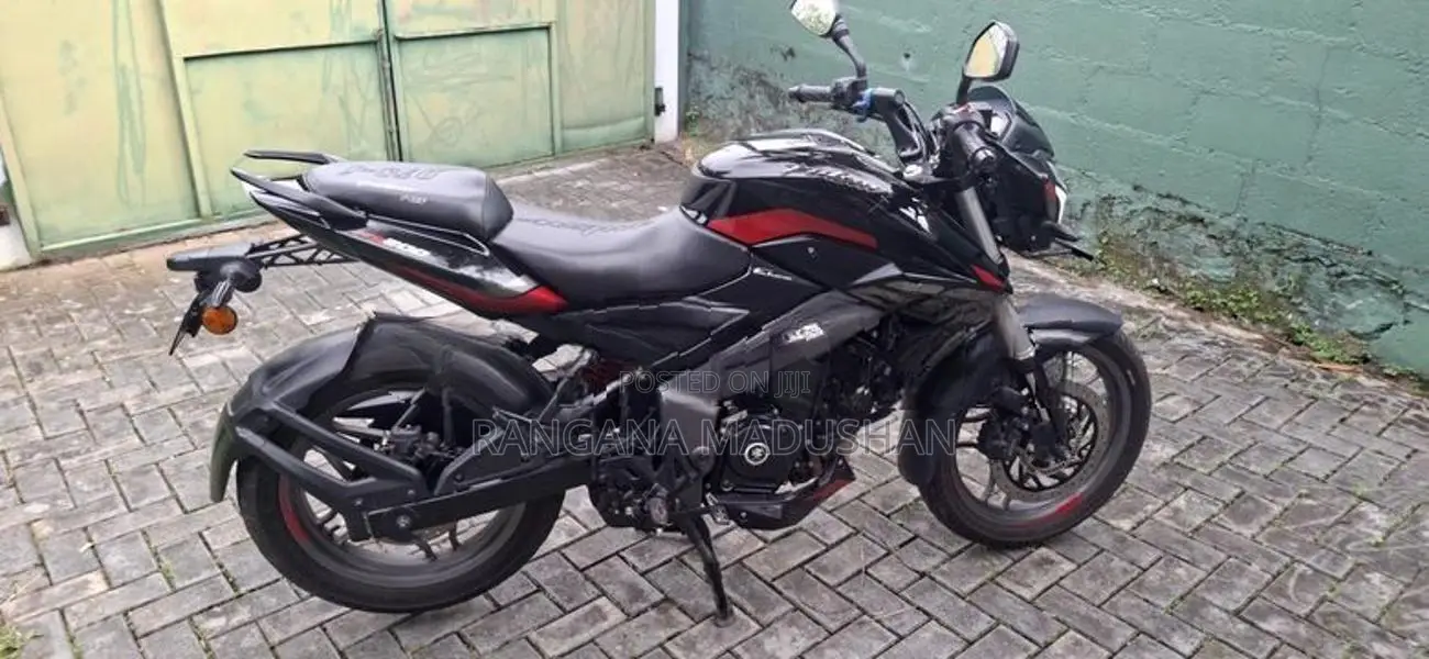 Bajaj Pulsar NS200 2025