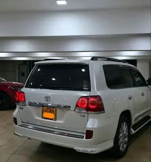 Toyota Land Cruiser Sahara 2014