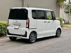 Honda N-Box Custom 2024