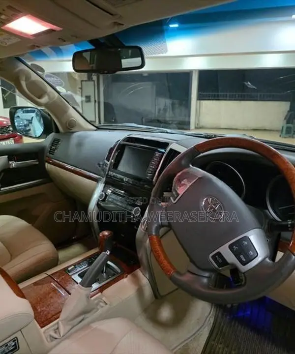 Toyota Land Cruiser Sahara 2014