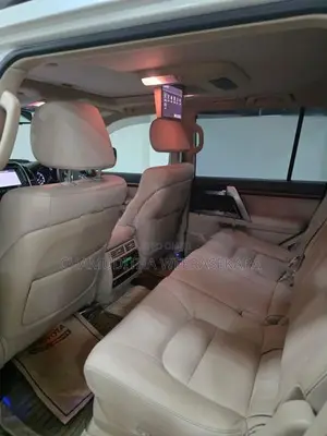 Toyota Land Cruiser Sahara 2014