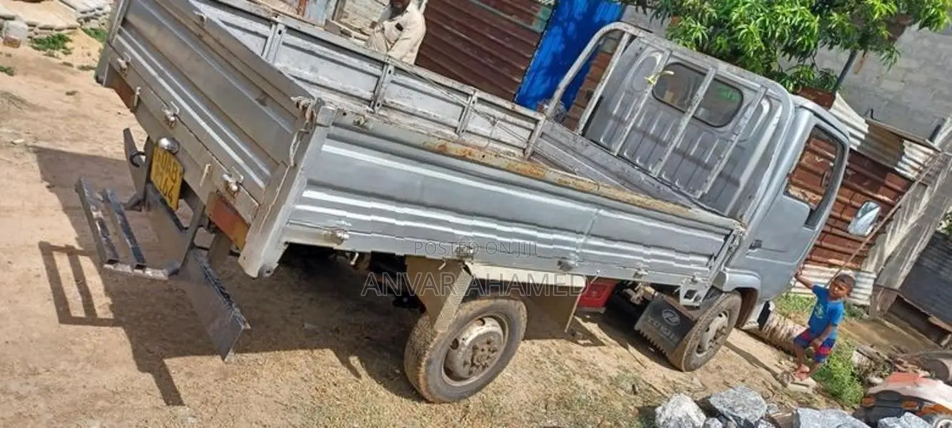 Yujien NJ1026DU Lorry 2015