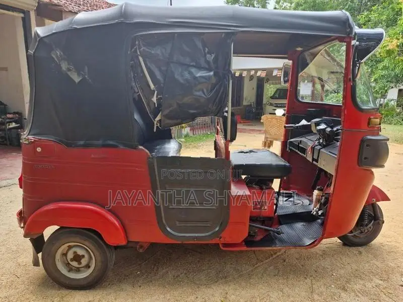 Bajaj RE 2015