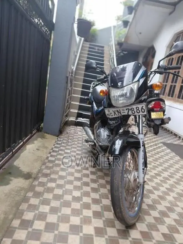 Bajaj CT100 2012