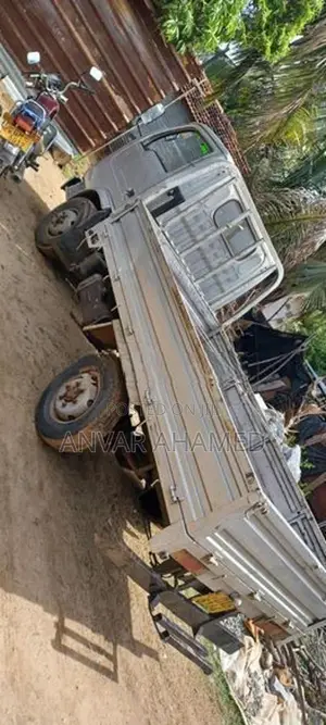 Yujien NJ1026DU Lorry 2015