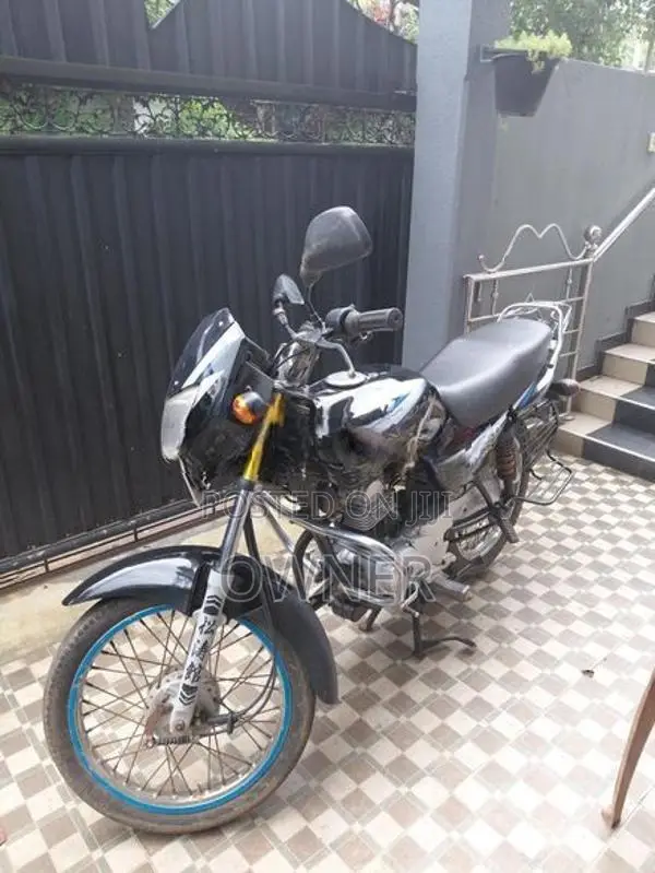 Bajaj CT100 2012