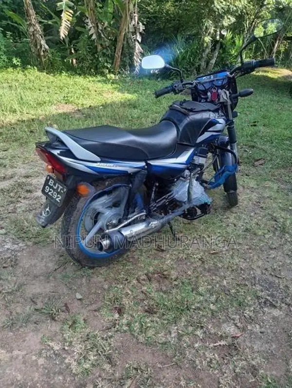 Bajaj CT100 100 2025