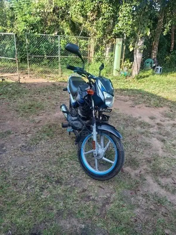 Bajaj CT100 100 2025