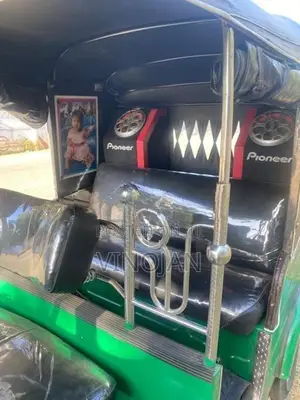 Bajaj RE 2003
