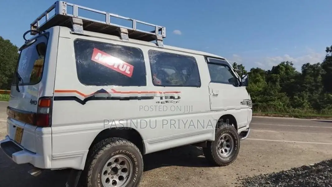Mitsubishi Delica P25V 4 WD 1989