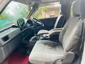 Mitsubishi Delica P25V 4 WD 1989