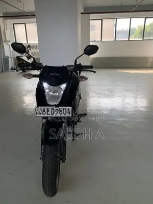 Honda Hornet 160R 2016
