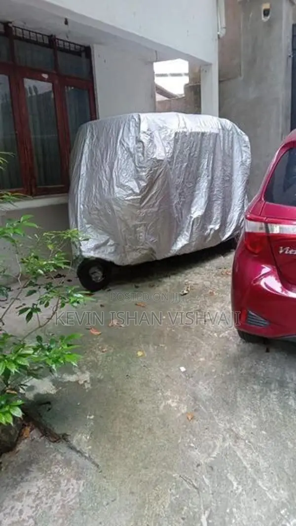 Bajaj RE 2025