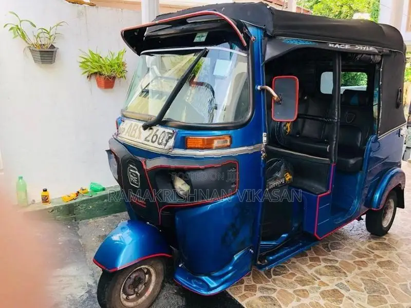 Bajaj RE 2018