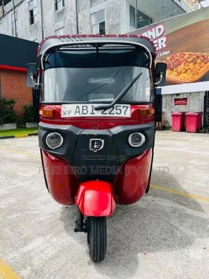Bajaj RE 2016