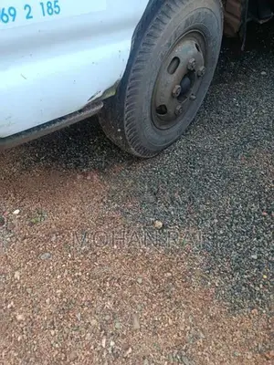 Isuzu 250 2000