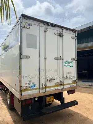 Isuzu Giga Freezer 2011